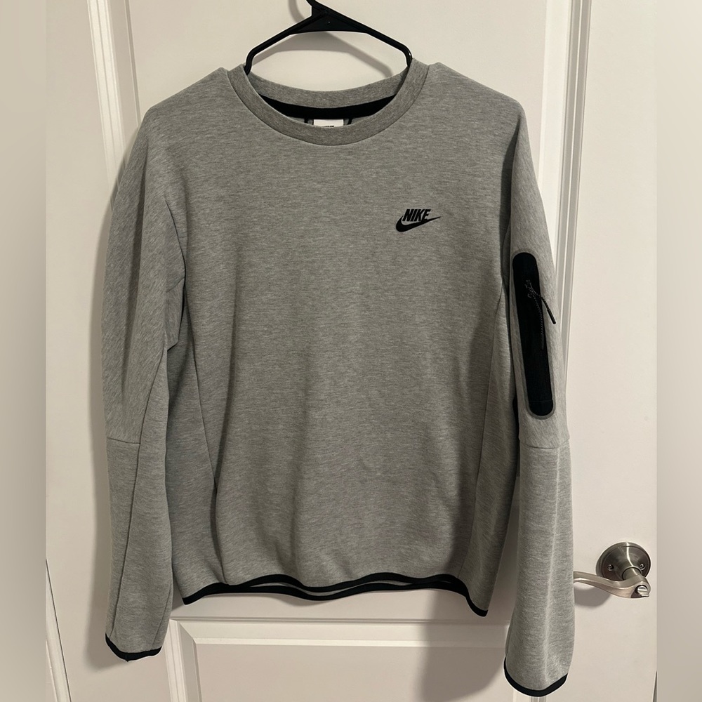 Nike Men’s Grey Tech Sweater Size Small